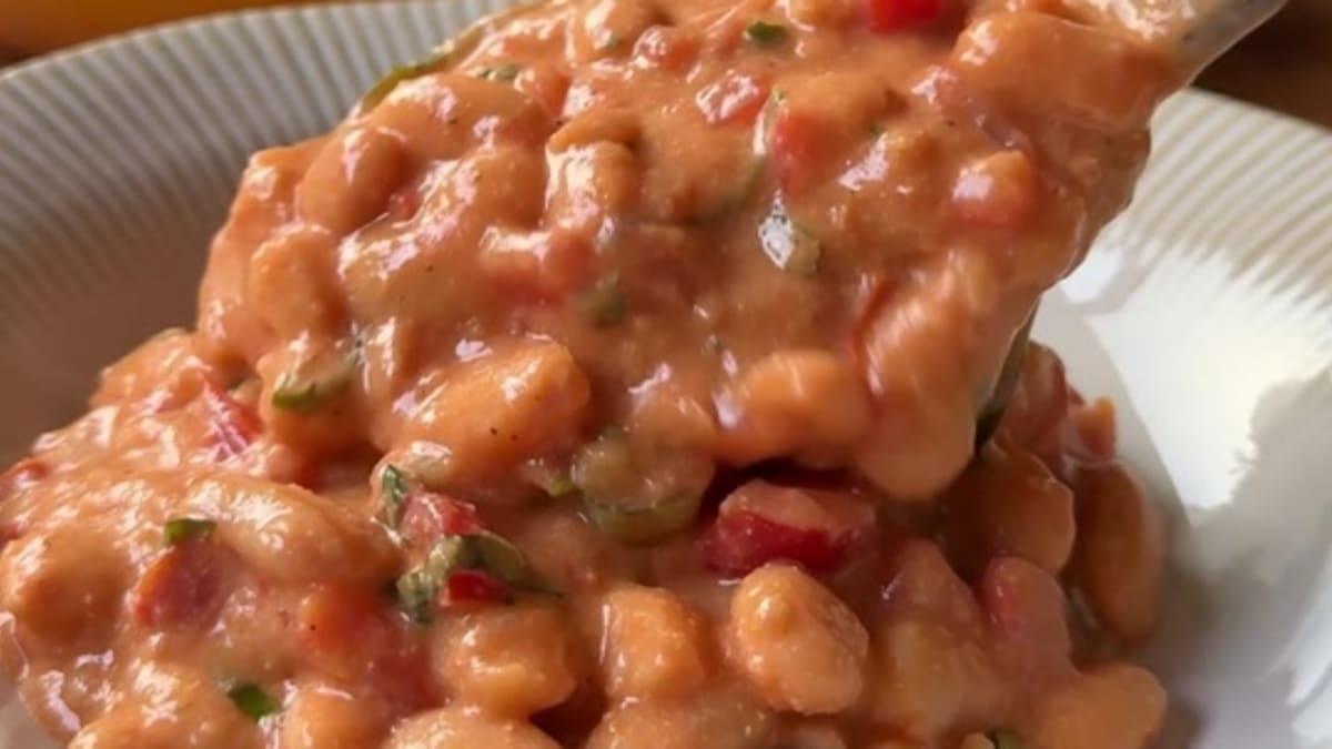 High Protein Creamy Tomato and Basil Beans – 45-Minute Recipe