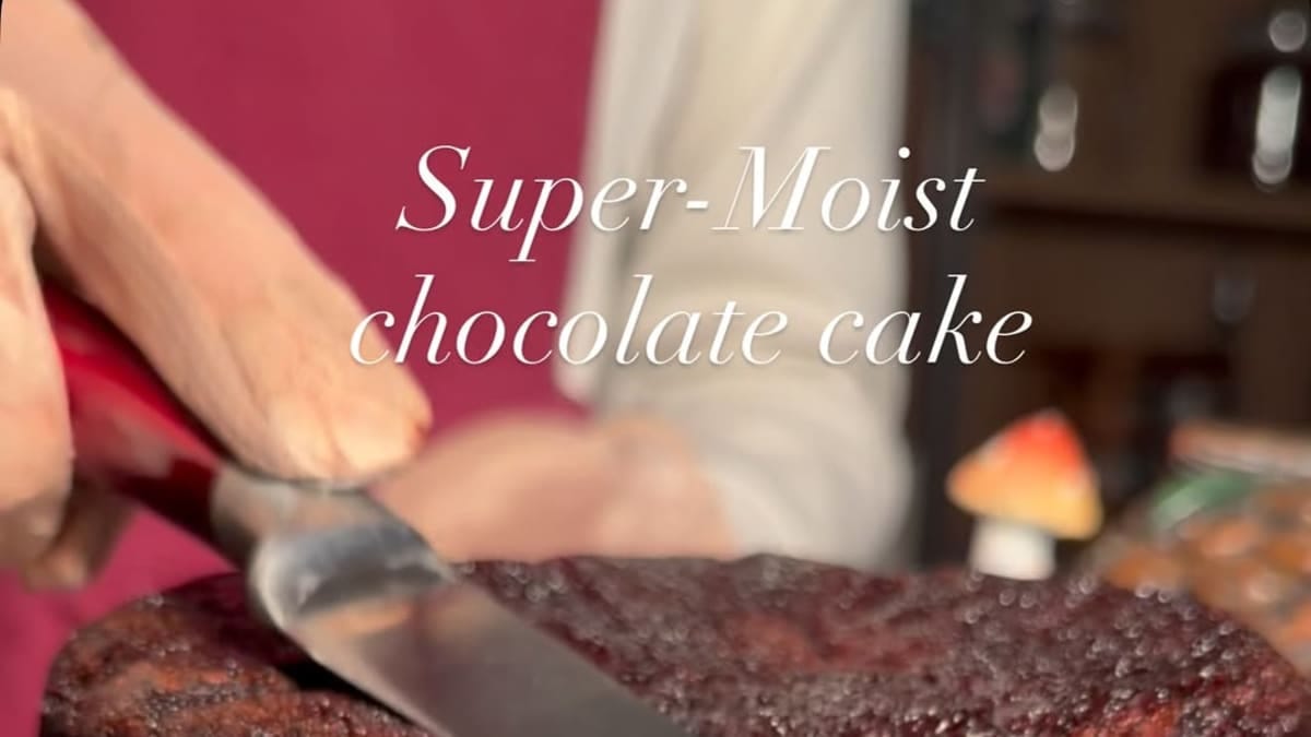 Simple Moist Chocolate Cake – 75-Minute Recipe