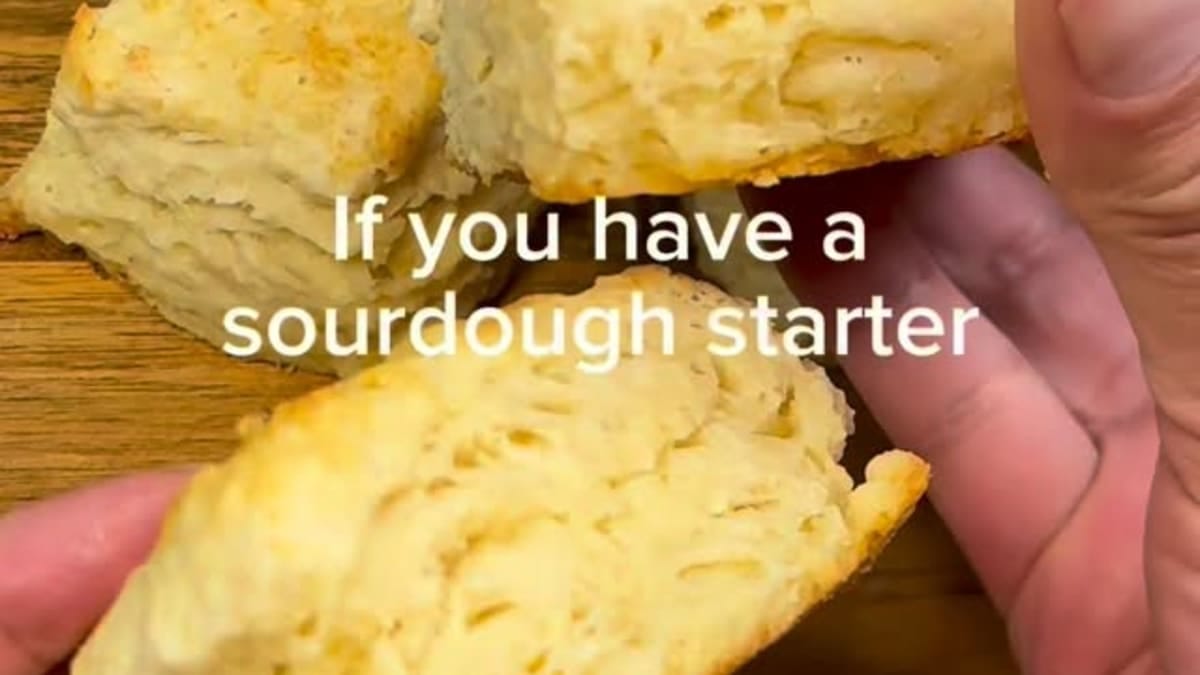Sourdough Biscuits & Gravy – 50-Minute Recipe