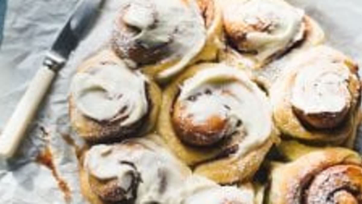 Soft & Gooey Sourdough Cinnamon Rolls – Overnight Rise Recipe