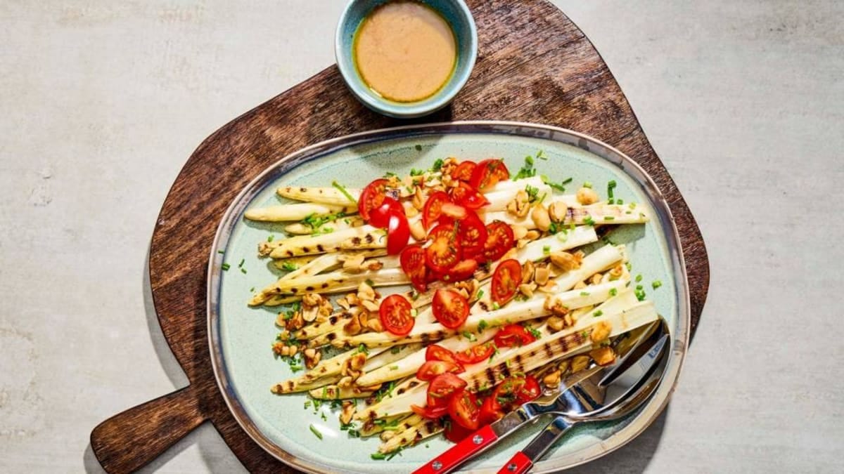 Grilled Asparagus with Miso Butter – 25-Minute Recipe