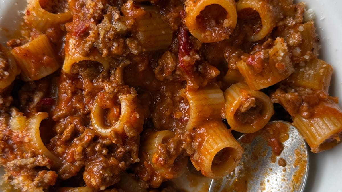 Weeknight Bolognese Pasta – 40-Minute Recipe