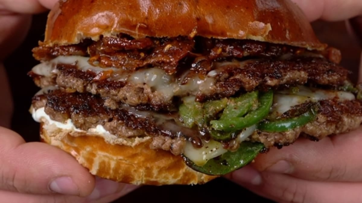 Jalapeño Popper Smashburger with Raspberry Bacon Jam – 120-Minute Recipe
