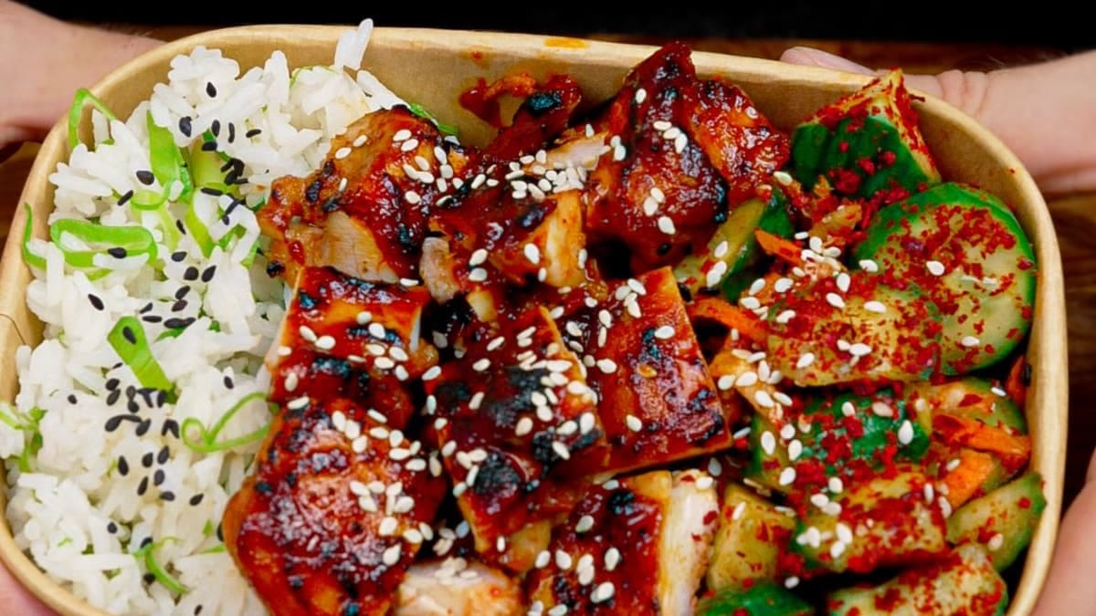 KBBQ Garlic Chicken Bowls – 50-Minute Recipe
