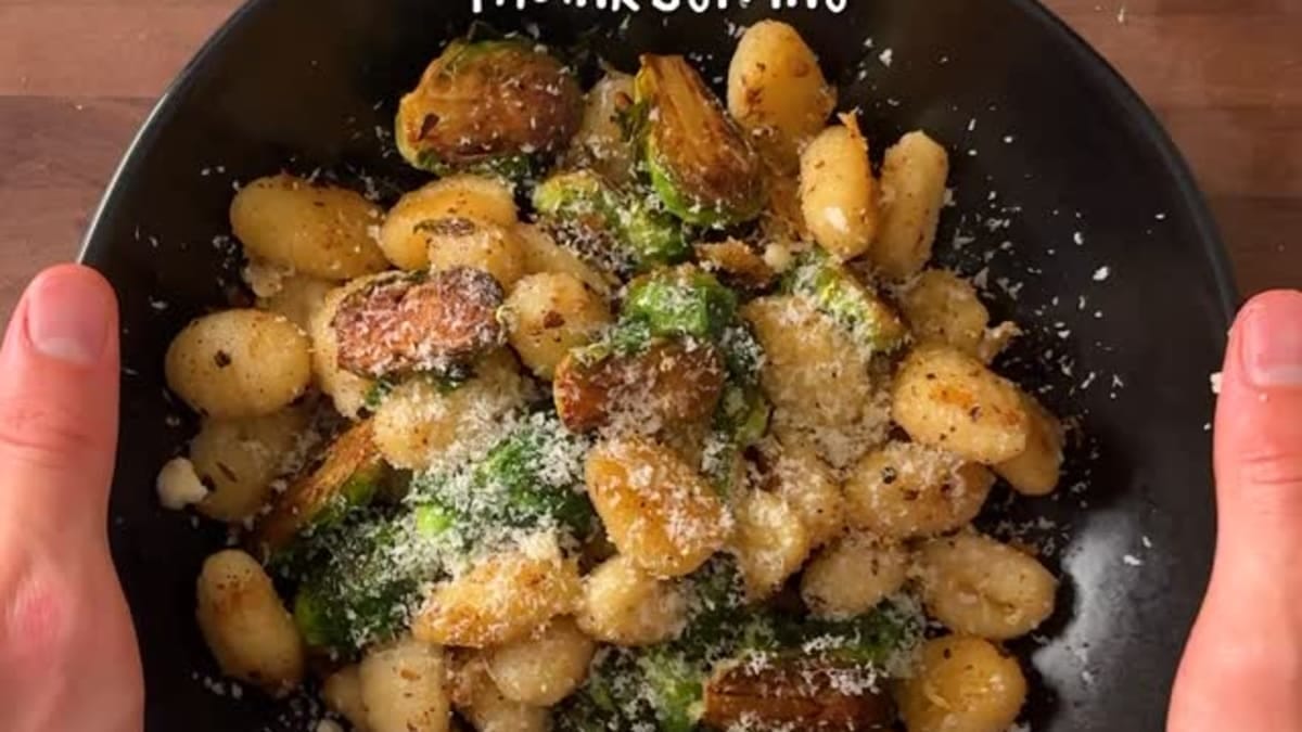 Crispy Gnocchi & Brussels Sprouts – 25-Minute Recipe
