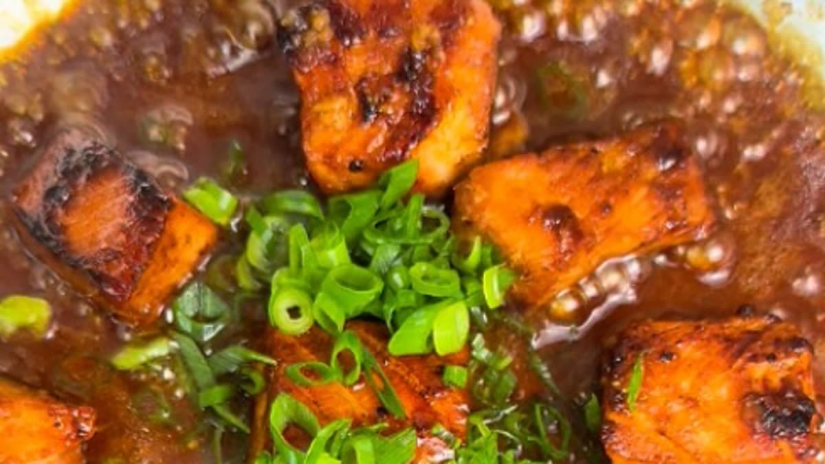 Hot Honey Garlic Salmon – 20-Minute Recipe