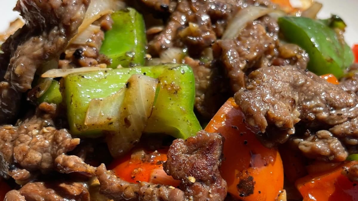 Velveting Beef with Black Pepper Sauce – 20-Minute Recipe