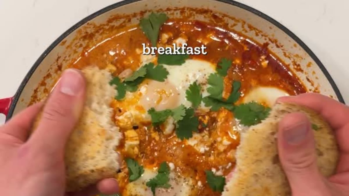Shakshuka with Feta – 30-Minute Recipe