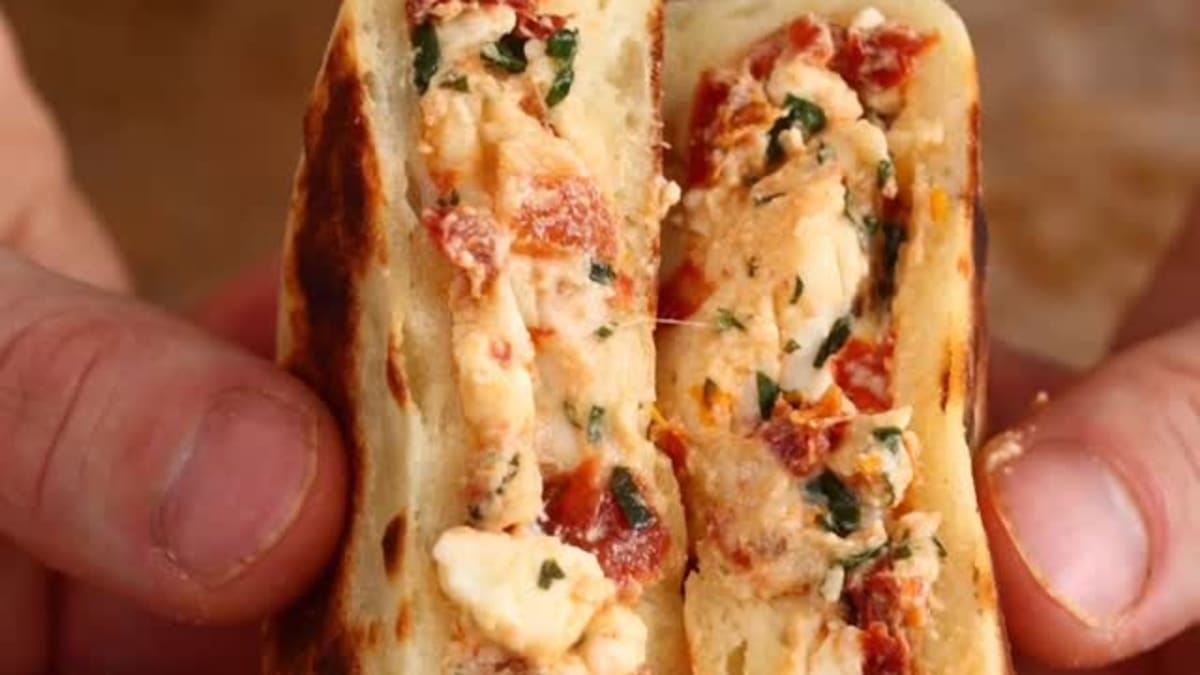 Tomato, Mozzarella & Basil Stuffed Flatbread – 30-Minute Recipe