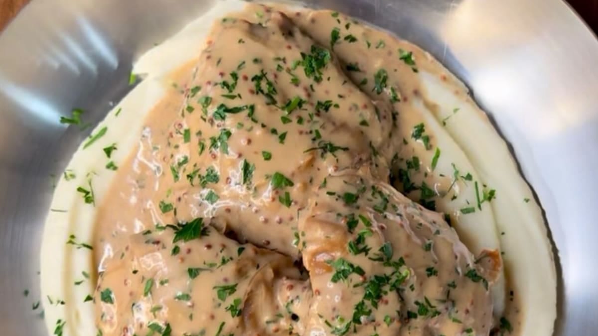 Mustard Chicken Thighs – 45-Minute Recipe