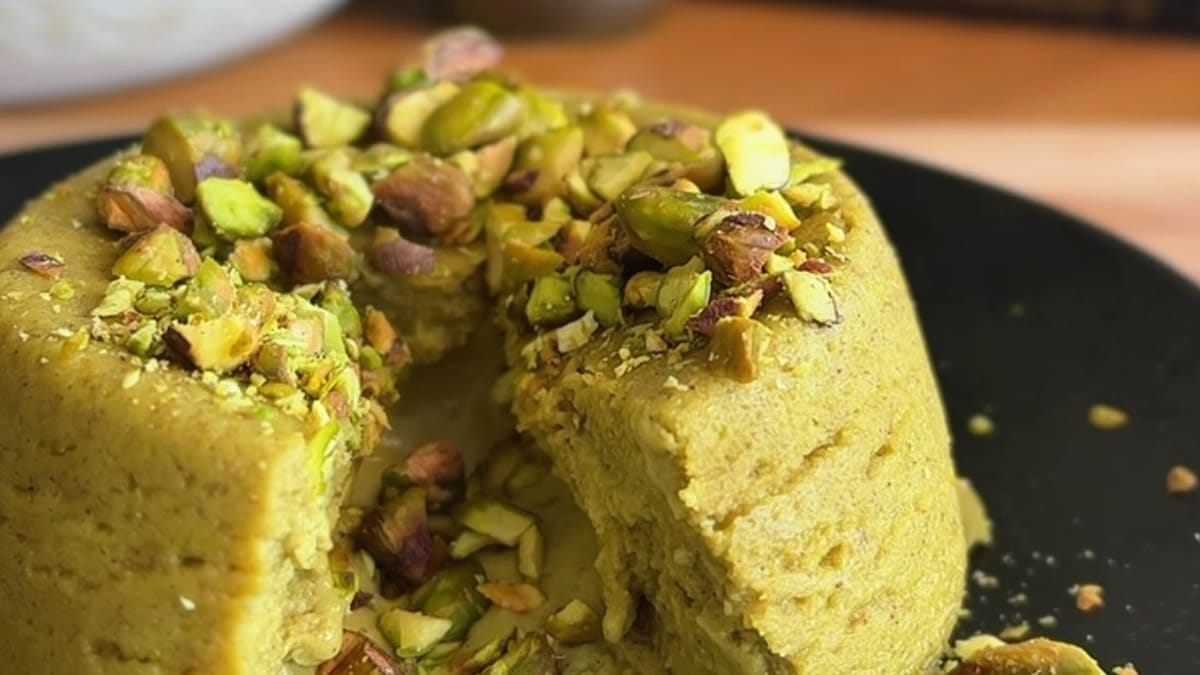 Pistachio Lava Cake – 7-Minute Recipe
