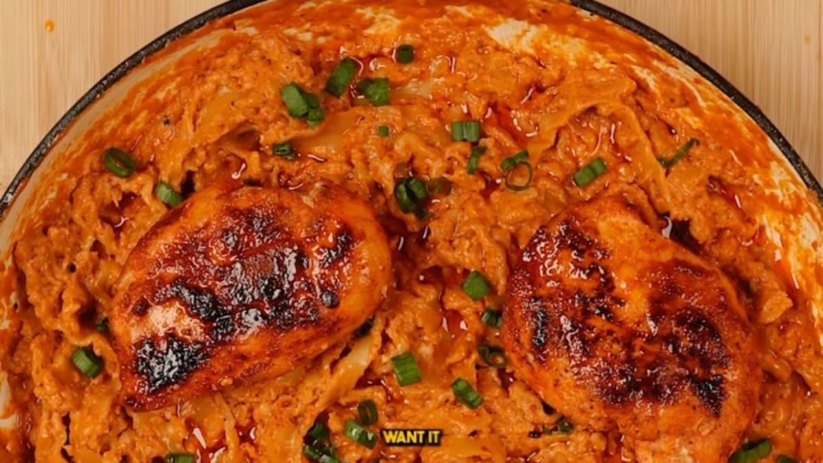 One-Pan Hot Honey Chicken Alfredo – 35-Minute Recipe