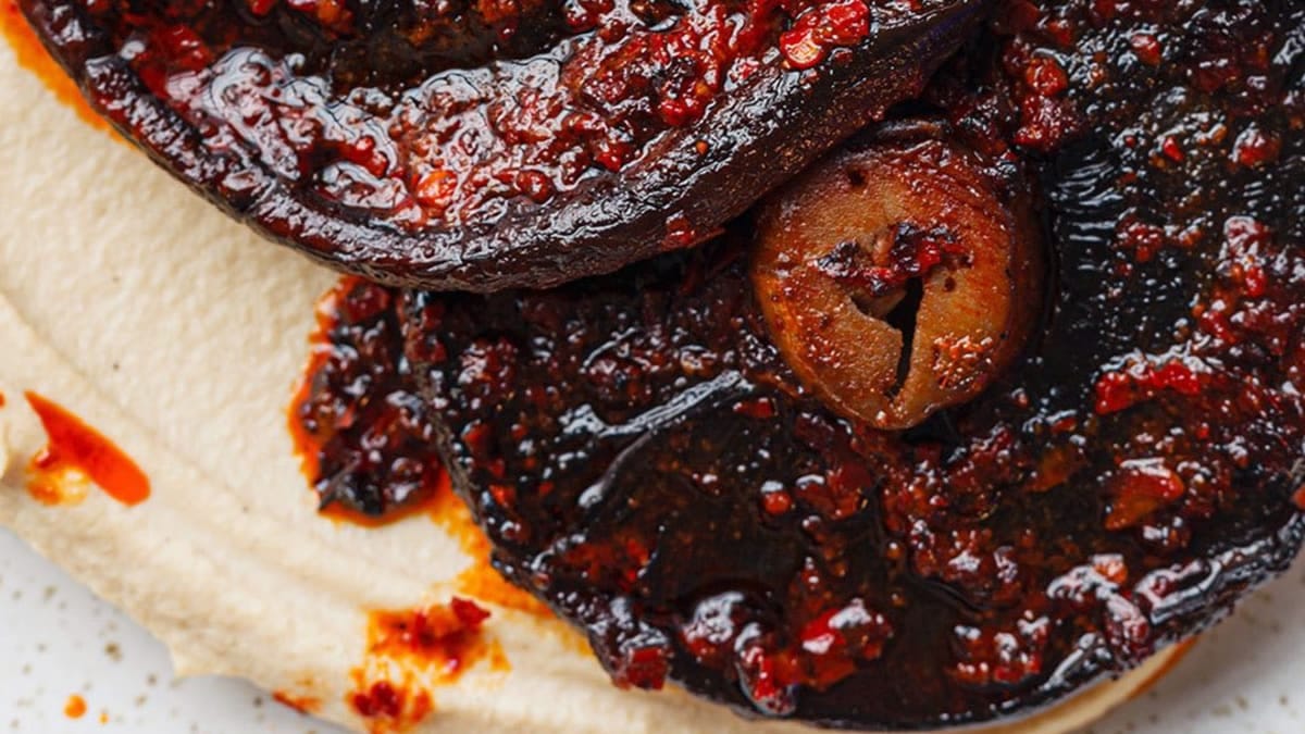 Hassia Mushrooms with Creamy Hummus – 45-Minute Recipe