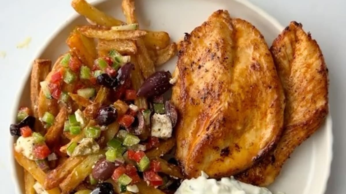 Greek Salad Fries with Grilled Chicken – 85-Minute Recipe