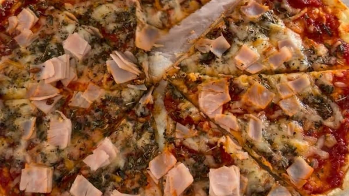 Protein-Packed Egg White Pizza – 25-Minute Recipe